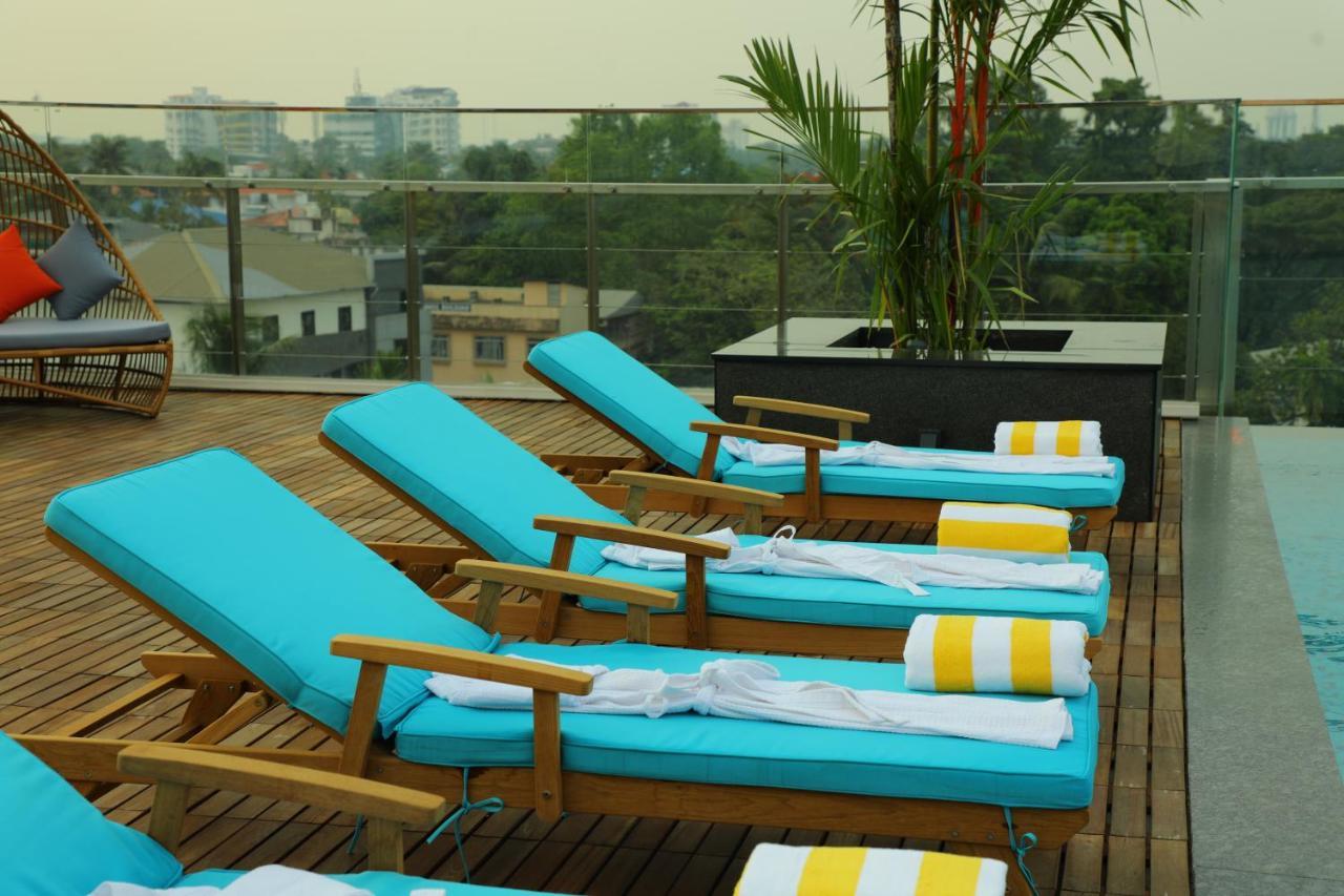 Hotel Coral Isle Kochi Exterior foto